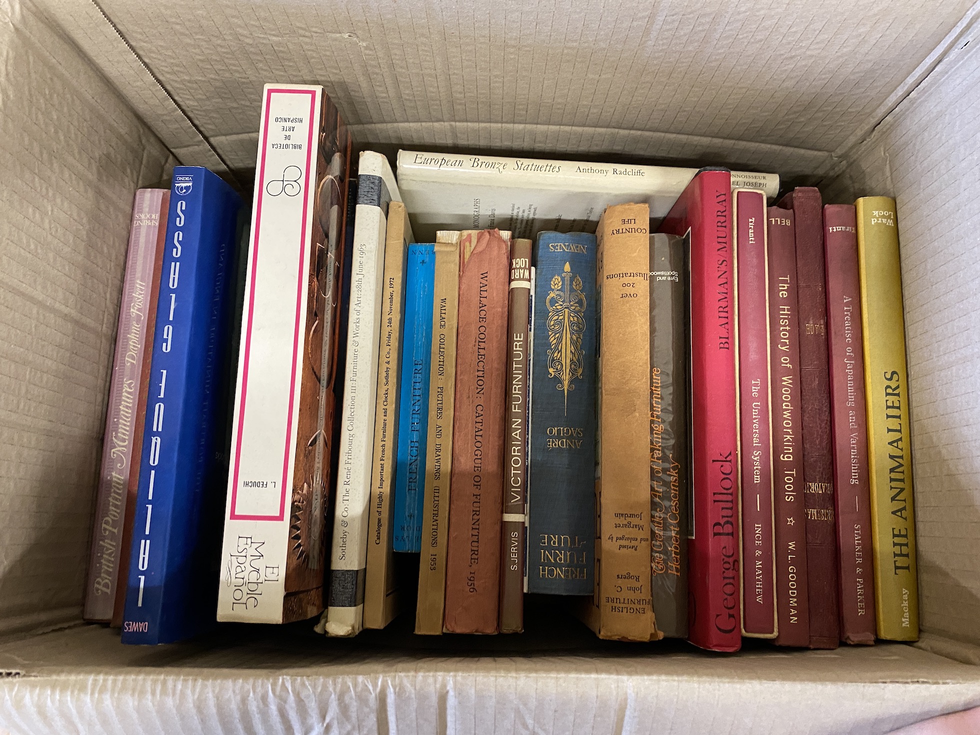 A large collection of assorted books, mainly fine art reference